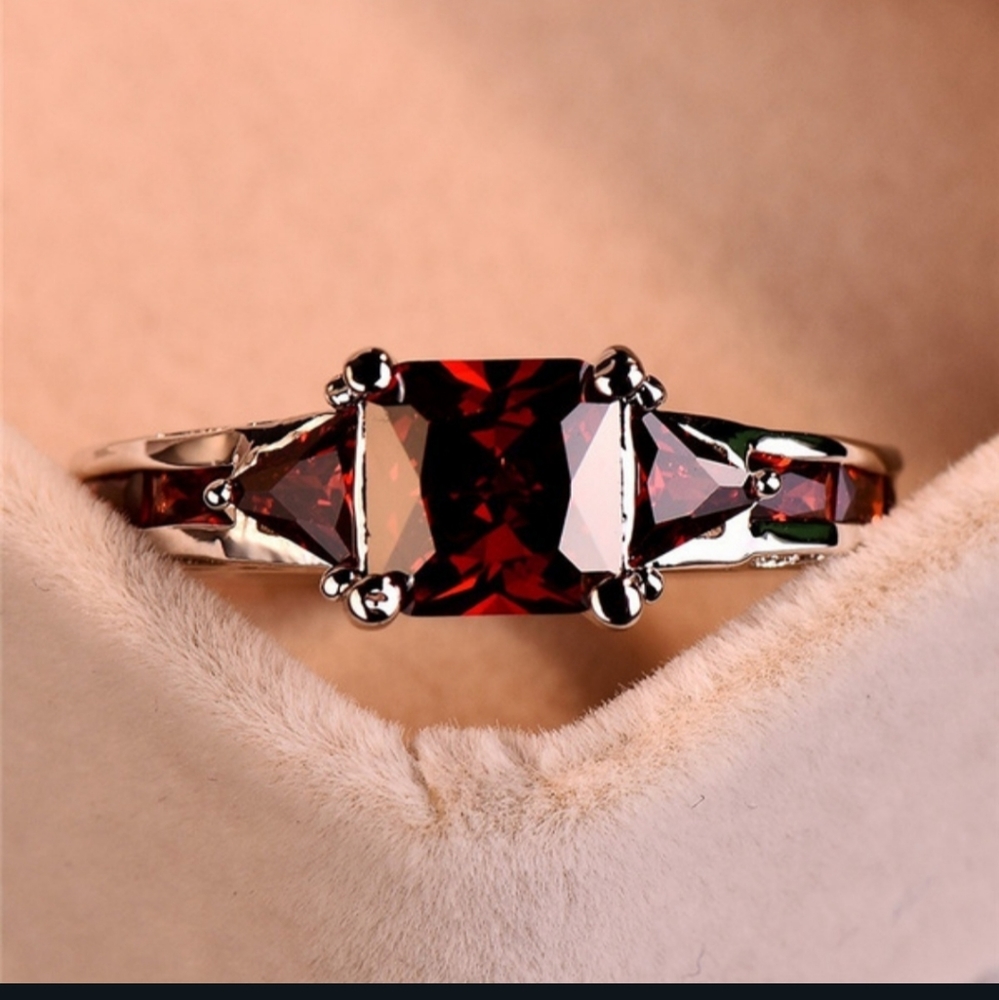 Beautiful Ruby Ring - Picture 7 of 7